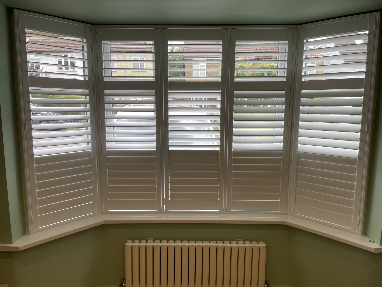 Bay window shutters